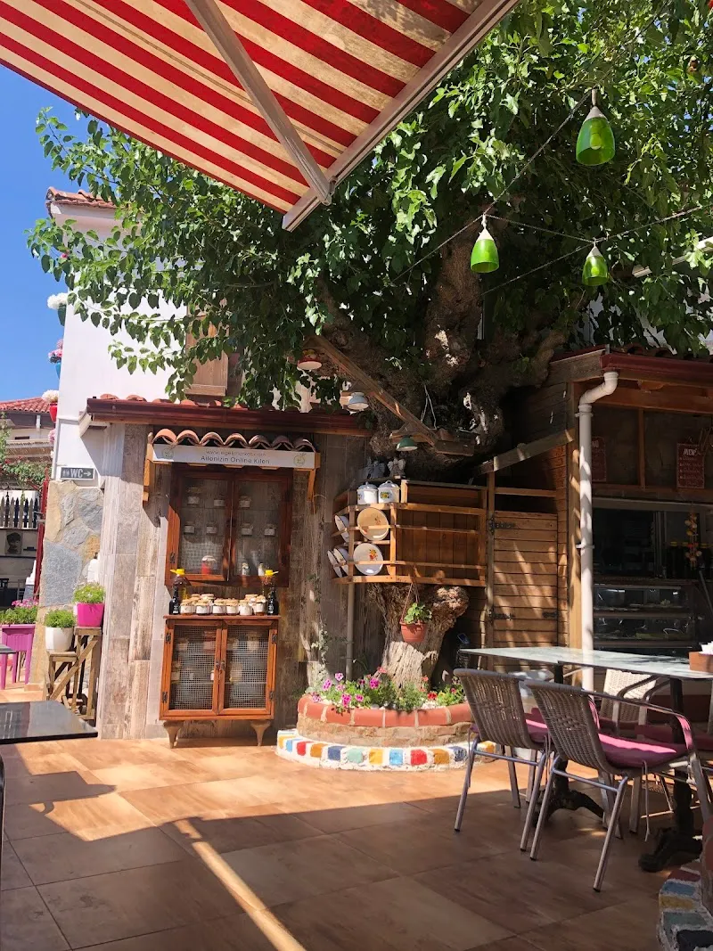 La'dude Art Cafe&Galeri Restorant